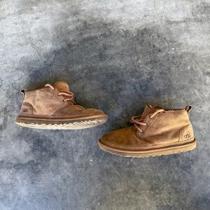 UGG Men's Neumel Tan Suede Plush Wool Lined Casual Cozy Heritage Chukka Boots 8